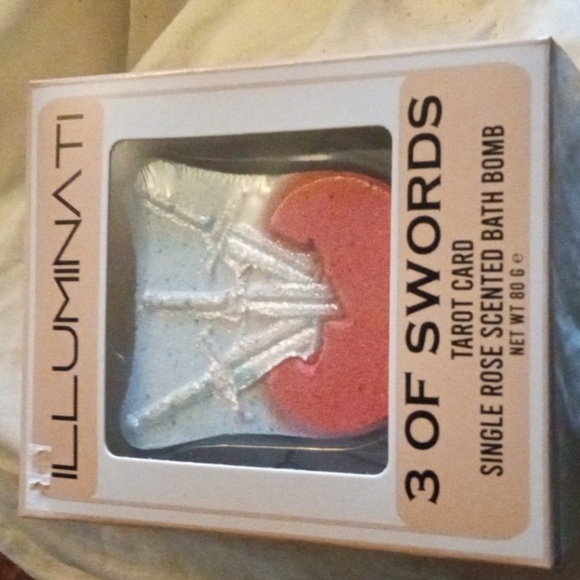 Illuminati rose scented bath bomb - Picture 2 of 3